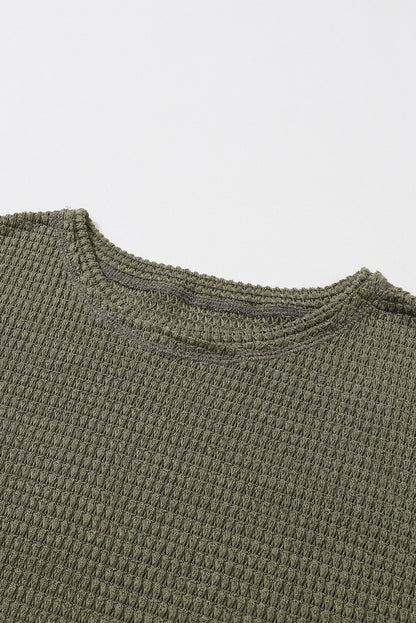 Grünes Oversize-Oberteil mit hohen Schlitzen und Waffelstrick