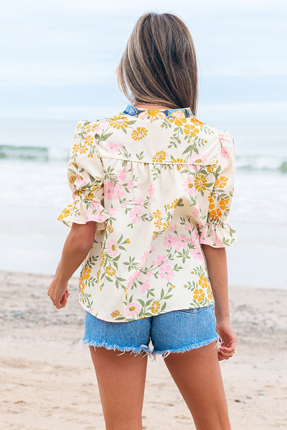 Mehrfarbige gehäkelte Boho-Blumenbluse mit V-Ausschnitt und halben Ärmeln