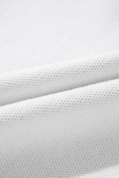 Weißer Pullover mit Stehkragen und halblangem Reißverschluss und Blumenmuster