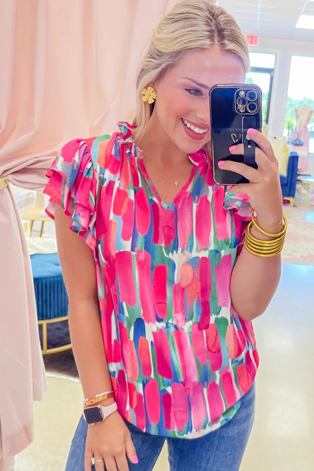 Bluse mit V-Ausschnitt und abstraktem Pinseldruck und Rüschenärmeln