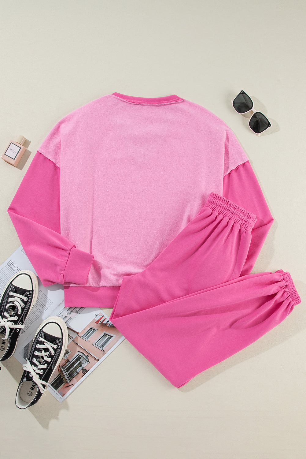 Bonbon Set mit kontrastierendem Patchwork-Pullover und Jogginghose mit Kordelzug