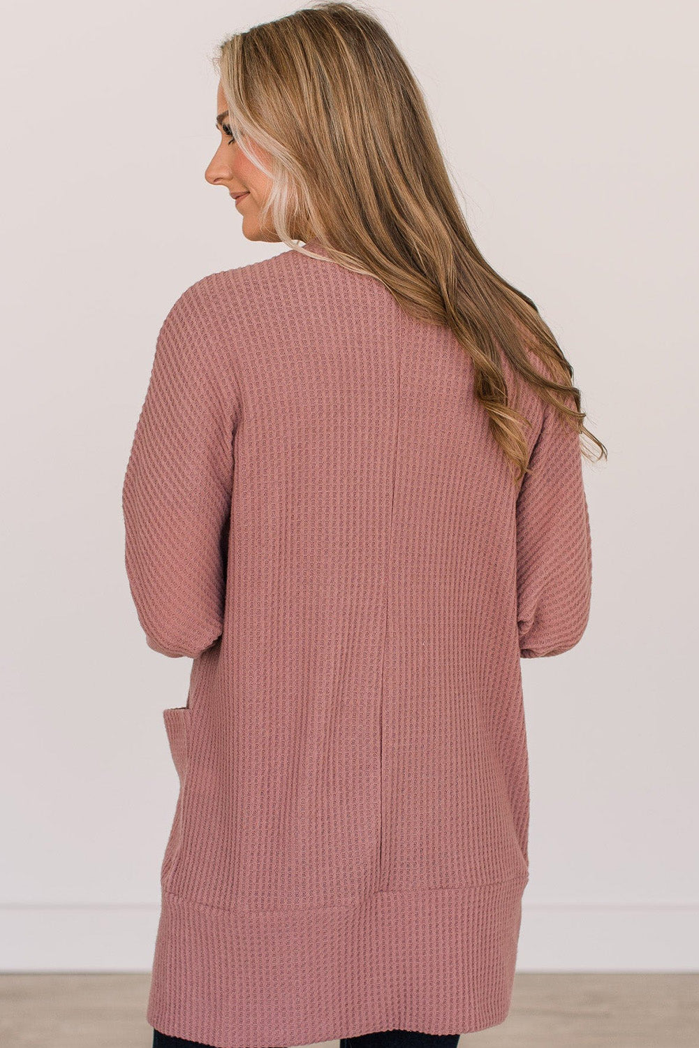 Mineralrote, einfarbige Strickjacke mit Waffelstrick und Tasche