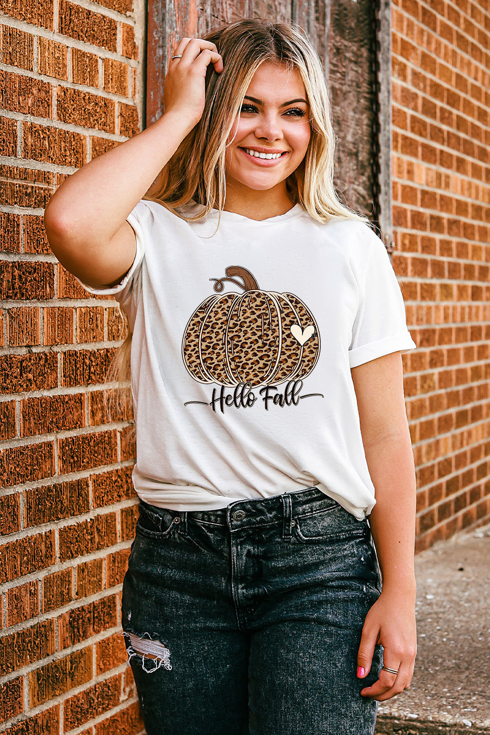 Weißes T-Shirt mit „Hello Fall“-Print und Leoparden-Kürbis-Motiv