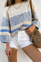 Hellblauer Pullover mit offenen Maschen und Puffärmeln