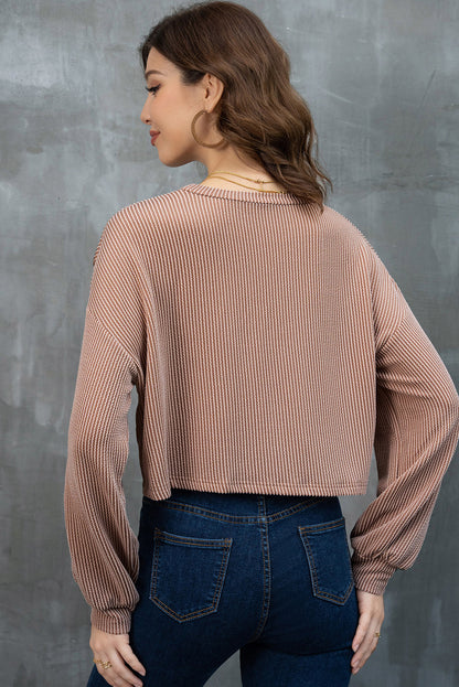Khakifarbenes, kurzes Stricktop mit Grafik „Game Day“