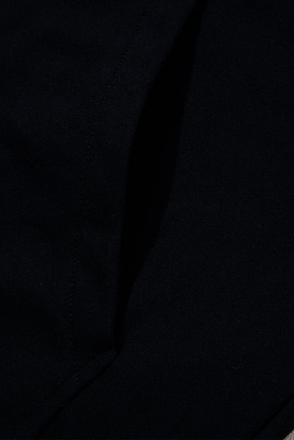 Schwarzer, kurzärmliger Hoodie mit halbem Reißverschluss und Kängurutasche