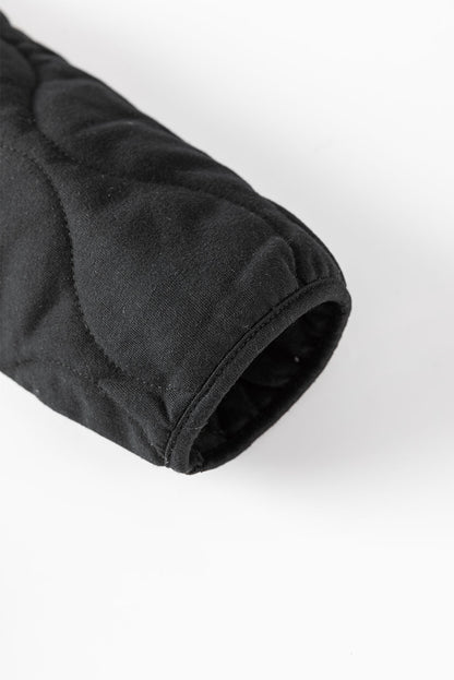 Schwarze, einfarbige, gesteppte Jacke mit Druckknöpfen