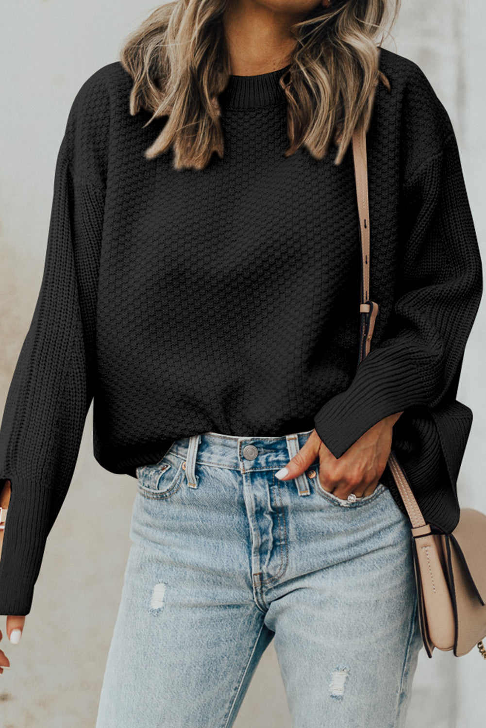 Schwarzer, unifarbener, strukturierter Strickpullover mit geteilten Bündchen und überschnittener Schulter