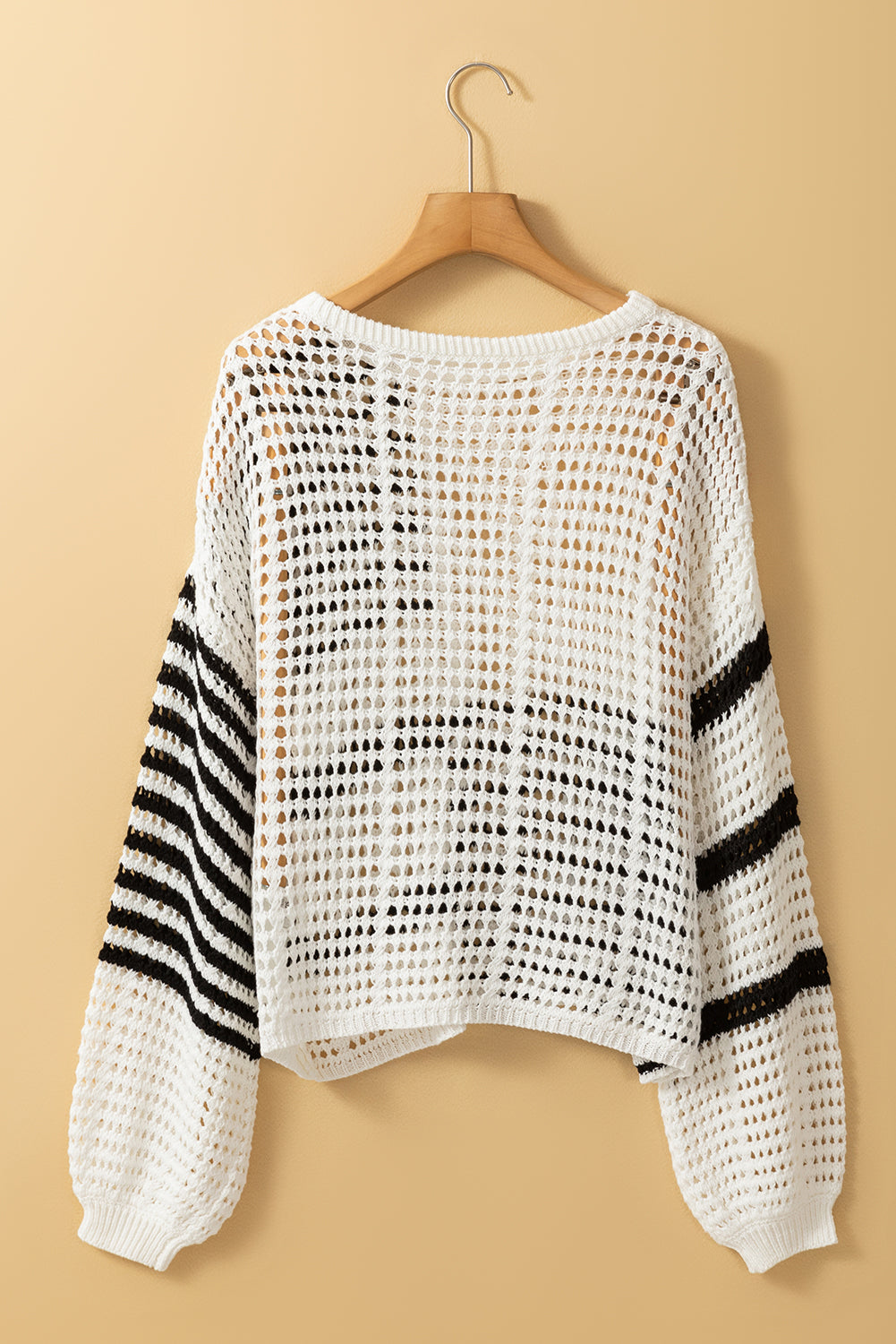 Weißer gestreifter Pullover mit durchbrochenem Strickmuster und Puffärmeln