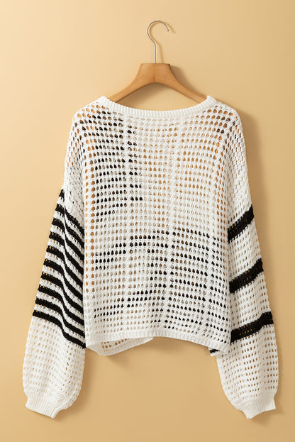 Weißer gestreifter Pullover mit durchbrochenem Strickmuster und Puffärmeln