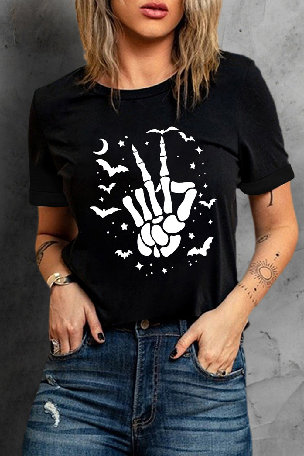 Schwarzes Halloween T-Shirt mit Fledermaus &amp; Skeletthand-Grafik