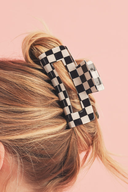 Schwarze Haarspange mit Karomuster und Aussparungen