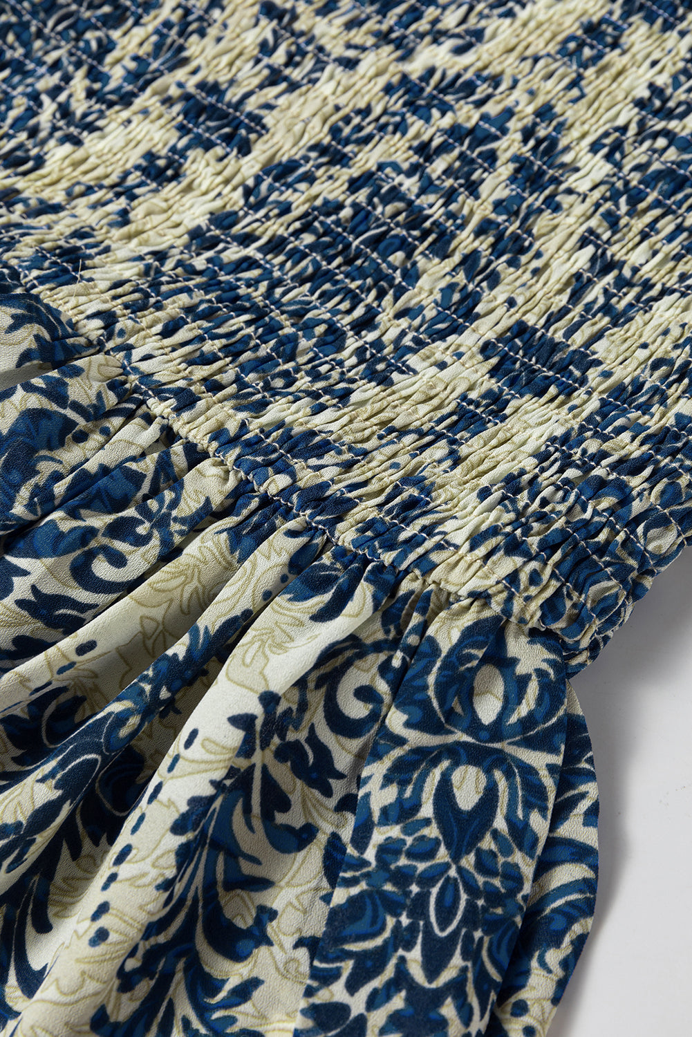 Himmelblaue Boho-Bluse mit Ballonärmeln und gesmoktem Schößchen