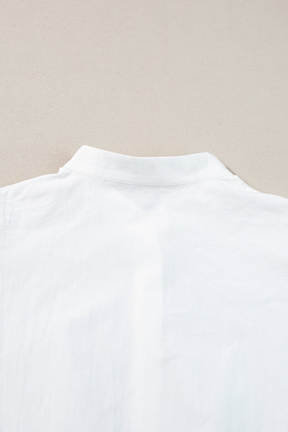 Weißes, kurzärmliges, langes Kleid mit Farbblock-Zickzack-Besatz und Kordelzug in der Taille