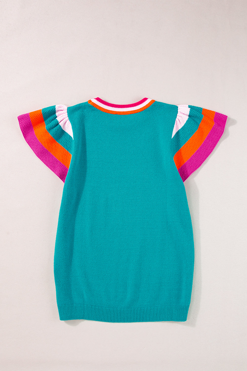 Türkisfarbenes Strickpullover-T-Shirt mit kontrastierenden Flatterärmeln