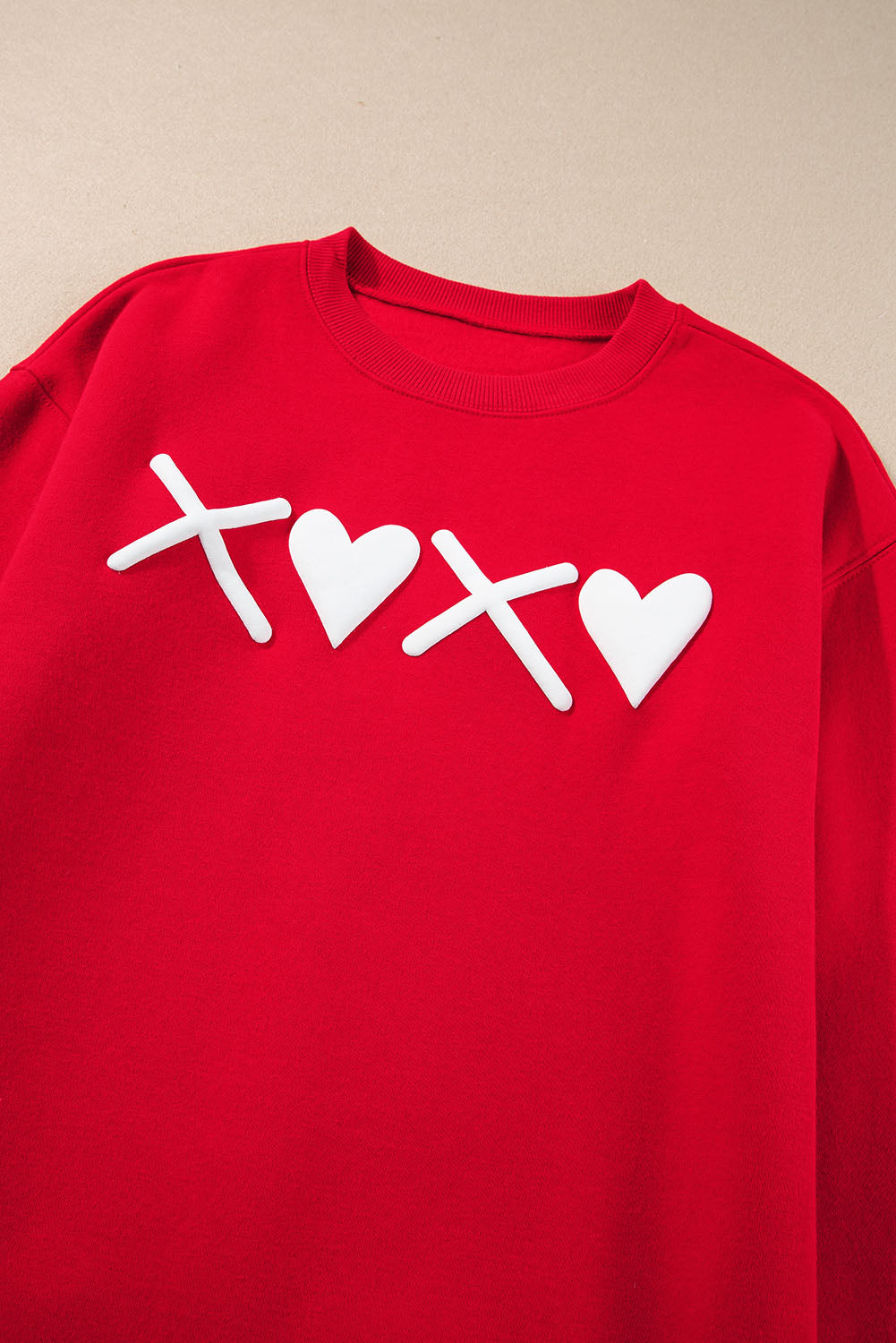 Rotes Puff-Sweatshirt mit XOXO-Print und Valentinstagsherz