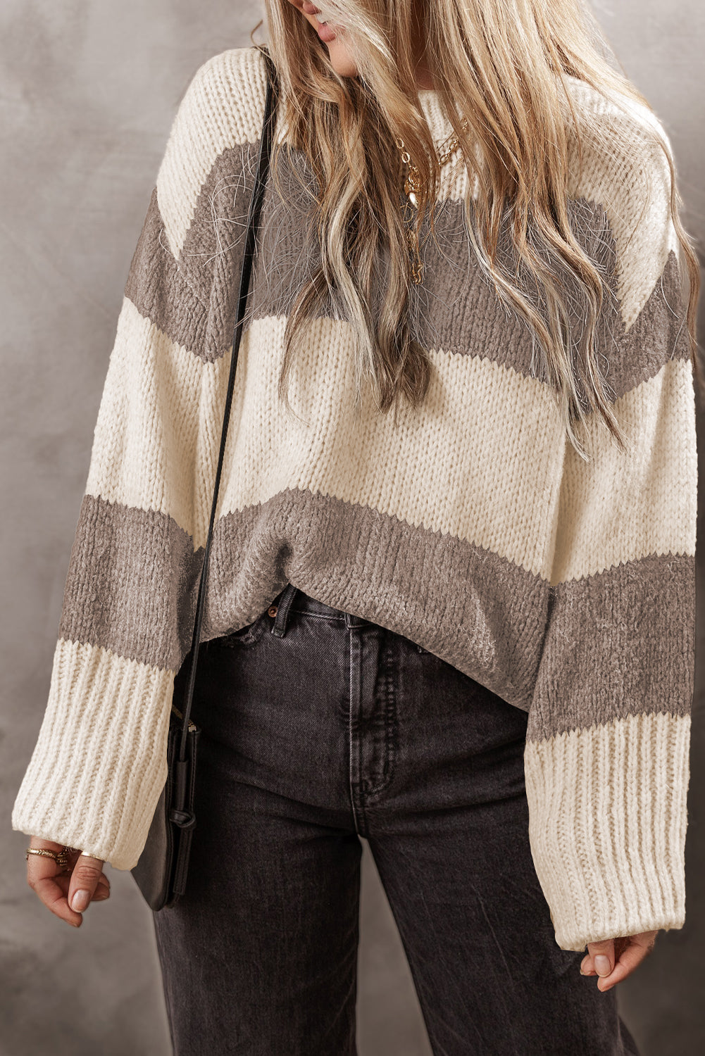 Simply Taupe – Lockerer Pullover mit Farbblockdesign