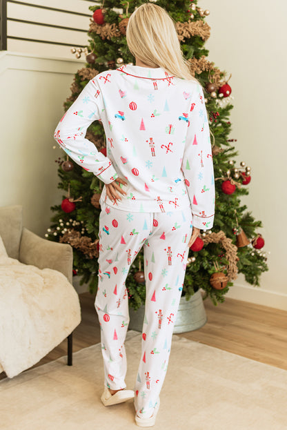 Weiße Nachtwäsche mit Revershemd und Hose mit Weihnachtsdruck
