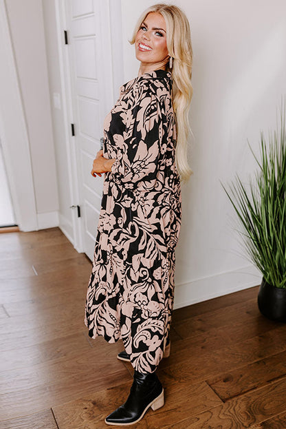 Schwarzes Maxikleid mit Blumenmuster und Kragen in Übergröße
