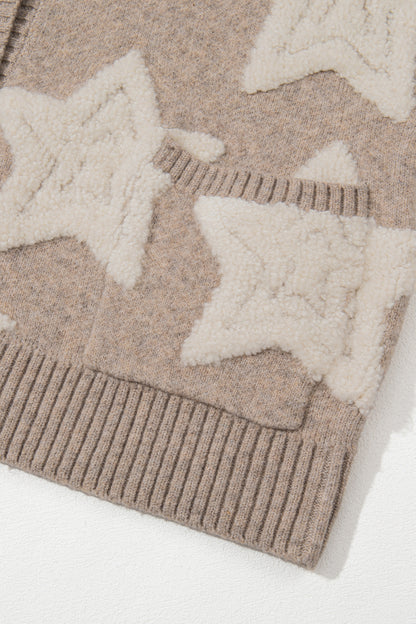 Khakifarbener Sherpa-Strickpullover mit Sternenmuster und Taschen