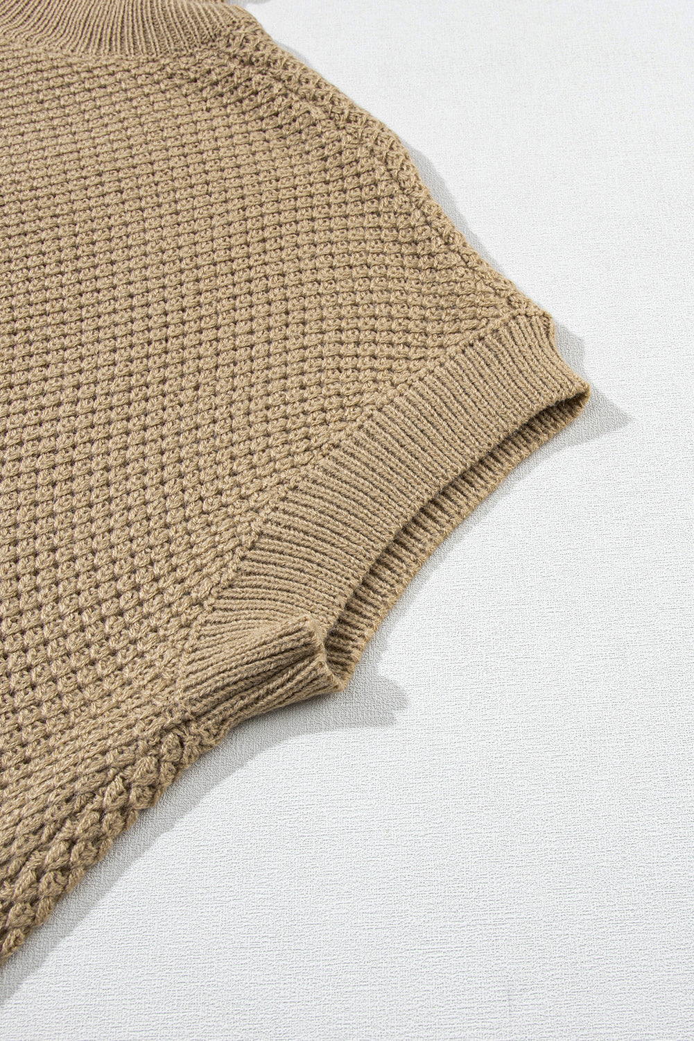 Strukturierter Rollkragenpullover mit kurzen Ärmeln in Hellkhaki