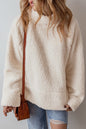 Weißes, einfarbiges Fleece-Sweatshirt mit hohem Kragen und überschnittenen Schultern