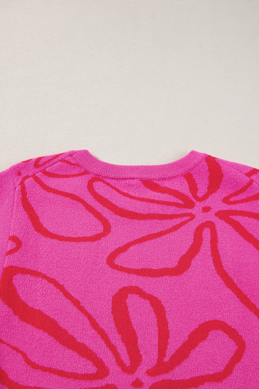 Ärmelloses Stricktop mit Blumenmuster und Knopfleiste in leuchtendem Pink