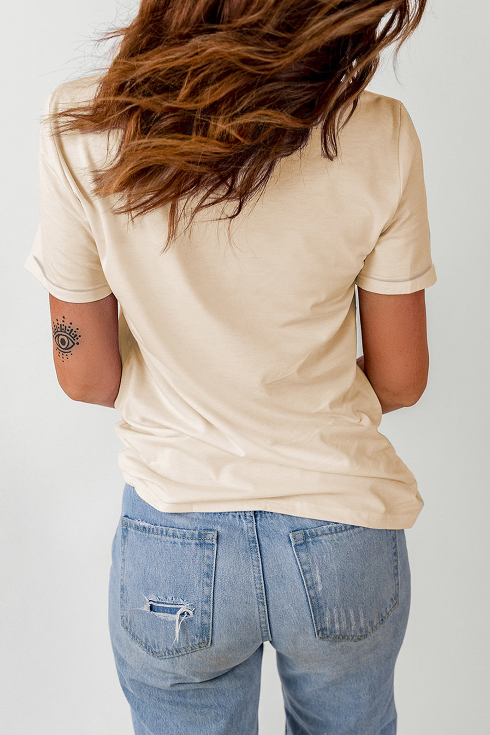 Khakifarbenes T-Shirt mit MOM-Blumenbuchstaben-Print