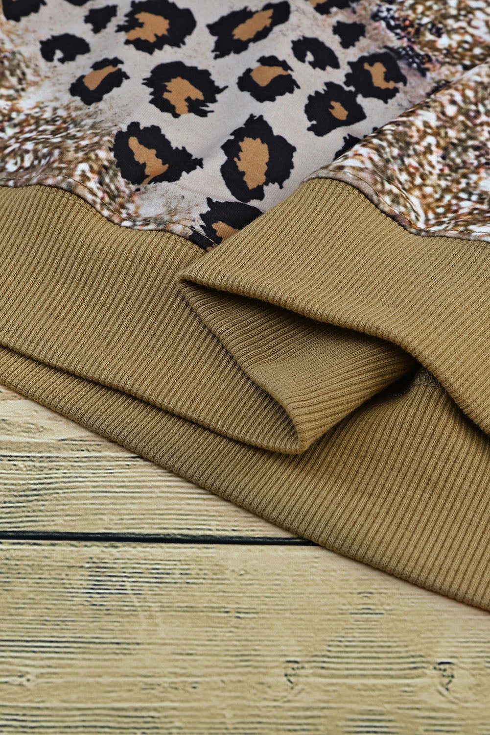 Gebleichtes Langarm-Top mit Leopardenmuster