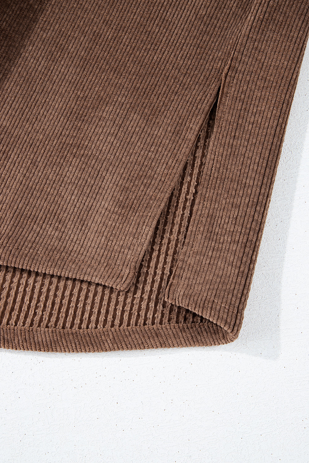 Kastanienbraune Cord-Shacket mit Pattentasche und Knopfleiste