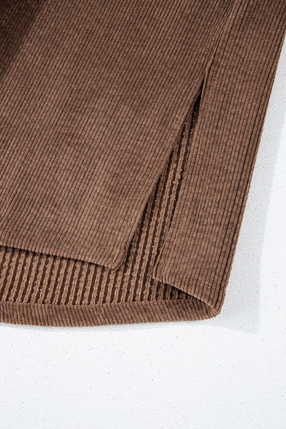Kastanienbraune Cord-Shacket mit Pattentasche und Knopfleiste
