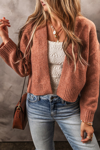 Kurzer Cardigan mit überschnittenen Schultern und offener Vorderseite in Hellbeige
