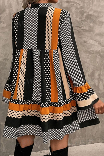Schwarzes Minikleid mit V-Ausschnitt, gestreiftem Polka Dot-Print und Rüschensaum