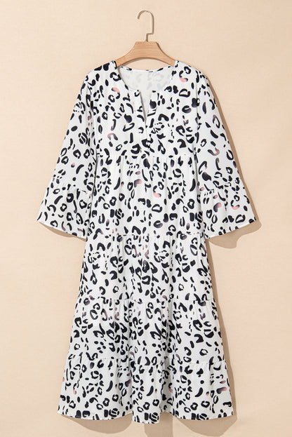Weißes Maxikleid mit Leopardenmuster und V-Ausschnitt und lockerer Passform