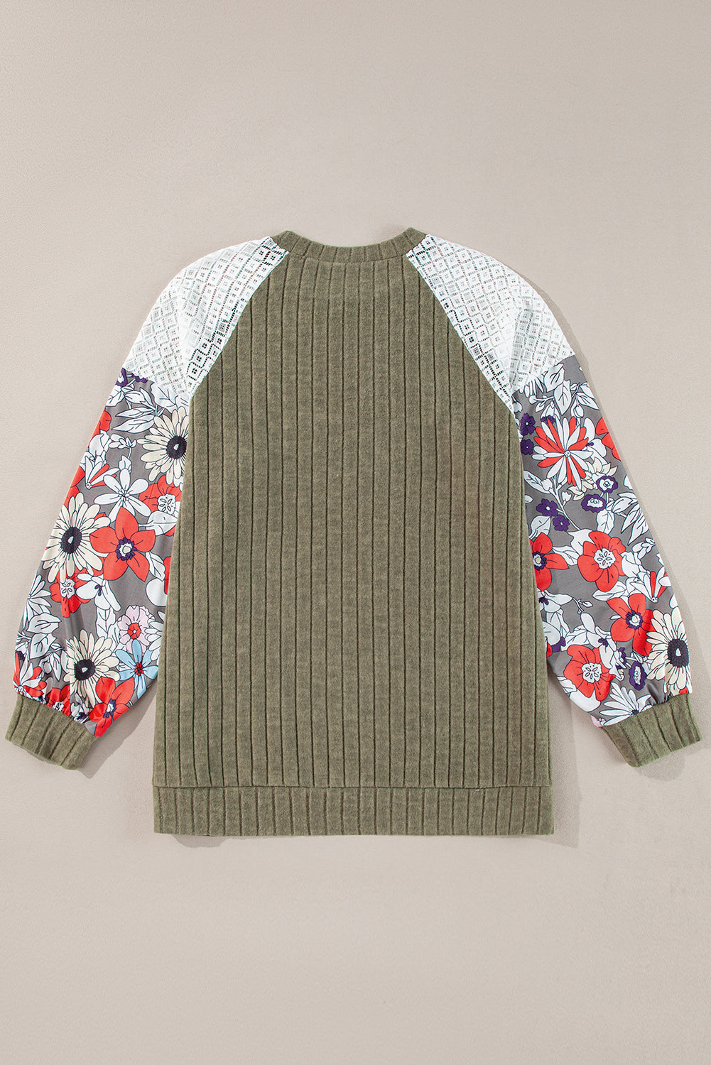 Vineyard Green – Bluse mit strukturiertem Patchwork-Blumenmuster und Raglanärmeln in Übergröße