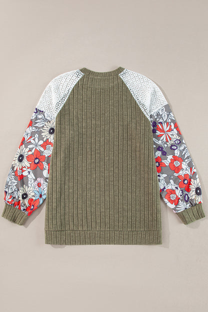Vineyard Green – Bluse mit strukturiertem Patchwork-Blumenmuster und Raglanärmeln in Übergröße