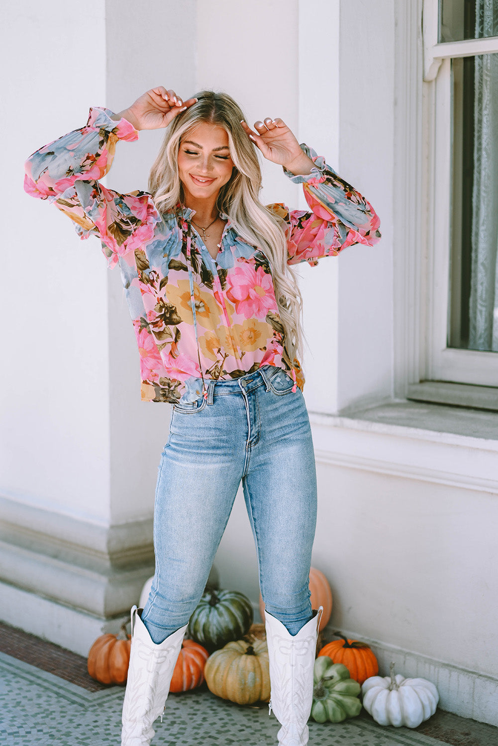 Rosa Bluse mit Blumenmuster und Rüschen