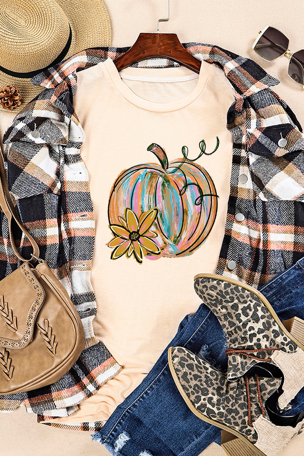 Khakifarbenes T-Shirt mit Kürbis- und Blumengrafik