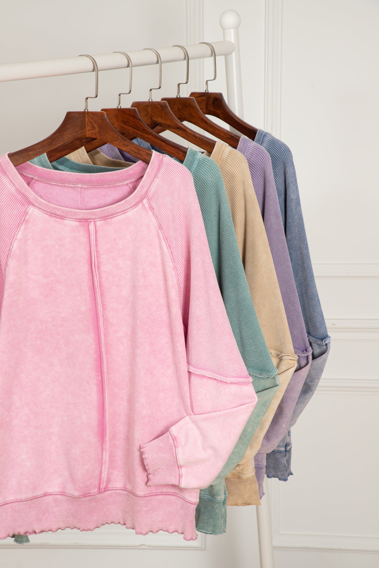 Helles, französisches Beige, einfarbiges Waffelstrick-Patchwork-Sweatshirt mit Raglanärmeln