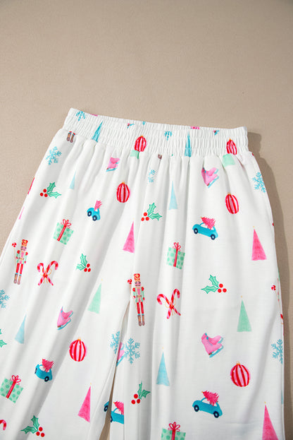 Weiße Nachtwäsche mit Revershemd und Hose mit Weihnachtsdruck
