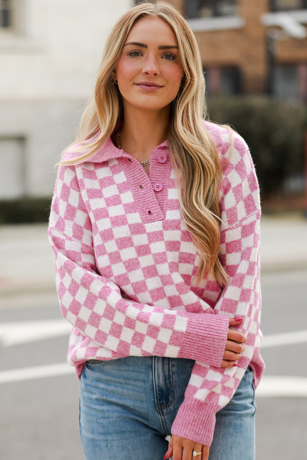 Rosa karierter Pullover mit Knöpfen, Kragen, V-Ausschnitt und überschnittenen Schultern