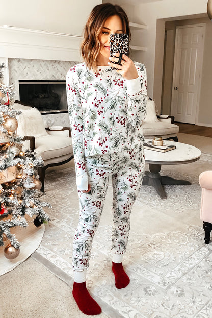 Weißes Thermo-Lounge-Set mit Pullover und Hose im Stechpalmen-Print