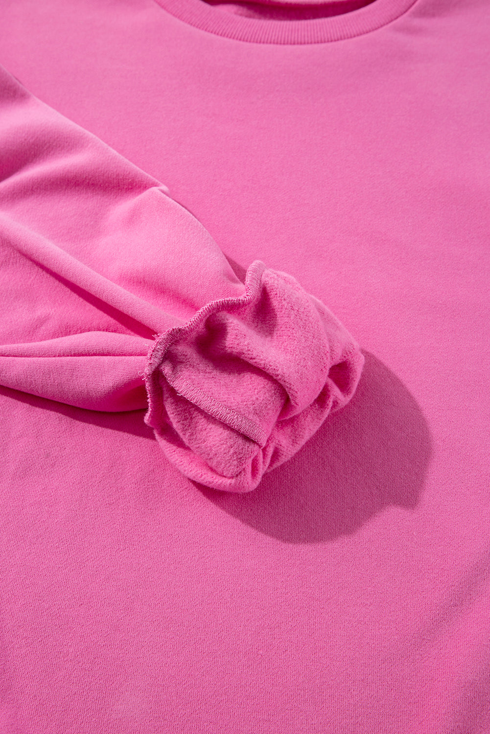 Bonbon – Einfarbiges Sweatshirt mit Fleecefutter und überschnittener Schulterpartie und hohem Bund