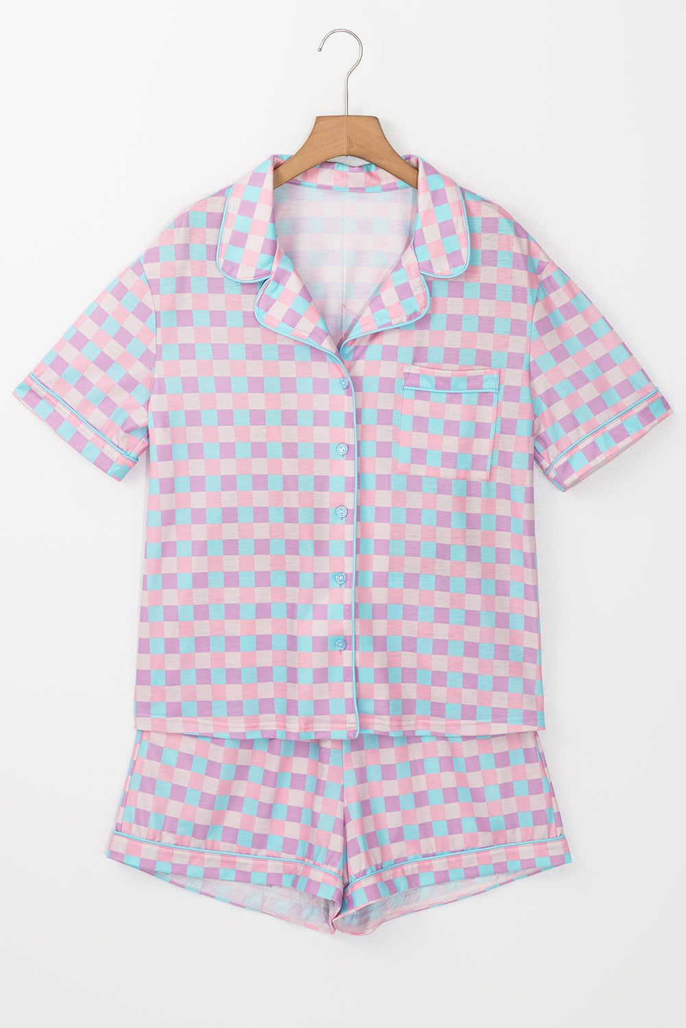 Lilafarbenes Pyjama-Set mit kurzärmligem Karomuster
