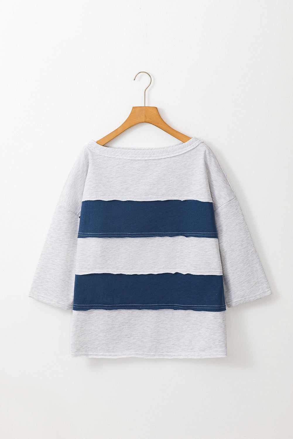 Segelblaues Sweatshirt mit Farbblock-Streifen und Patchwork-Rohnähten