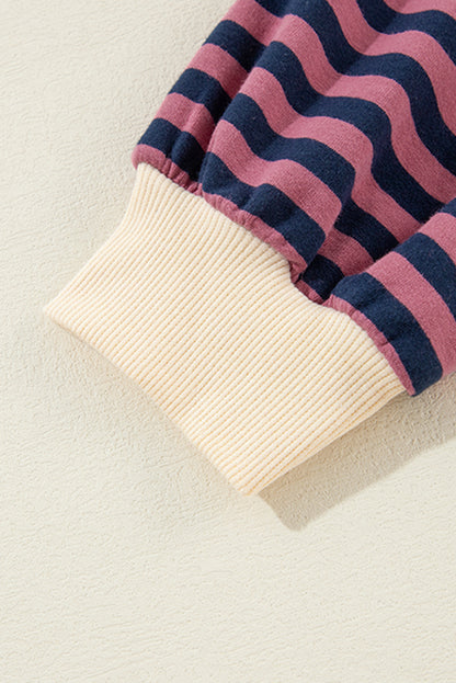 Oversize-Pullover mit rotem Streifenmuster und Kontrastbesatz