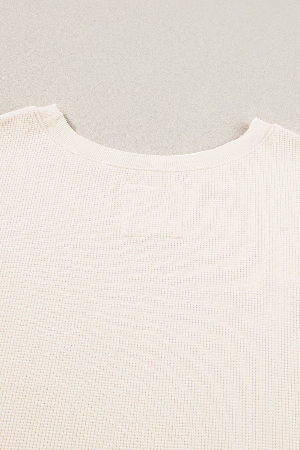 Weißes Oversize-Sweatshirt mit Waffelstrick und Bischofsärmeln