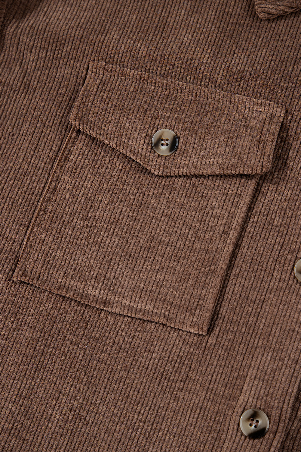 Kastanienbraune Cord-Shacket mit Pattentasche und Knopfleiste