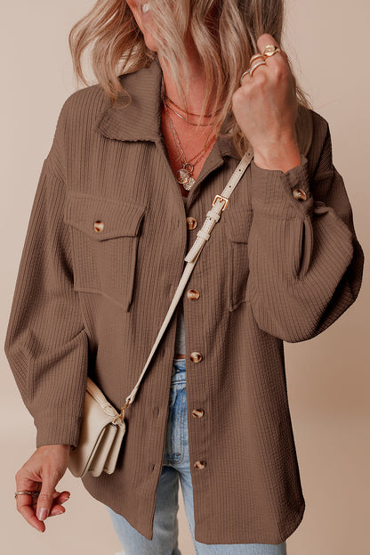Kastanienbraune Cord-Shacket mit Pattentasche und Knopfleiste