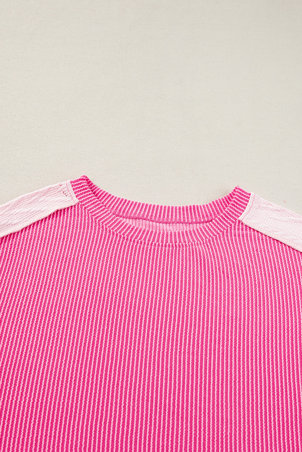 Bonbon – Sweatshirt mit Zopfmuster und sichtbaren Nähten in Colorblock-Optik